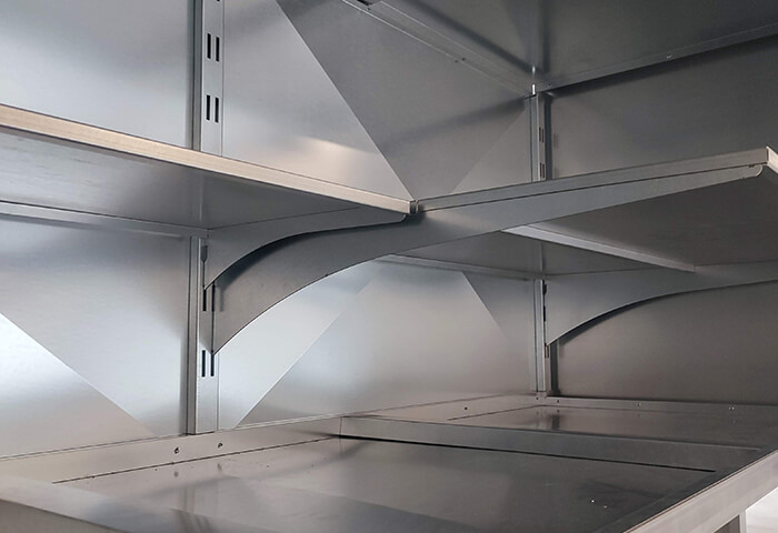 Szyny montażowe do półek w szafach garażowych