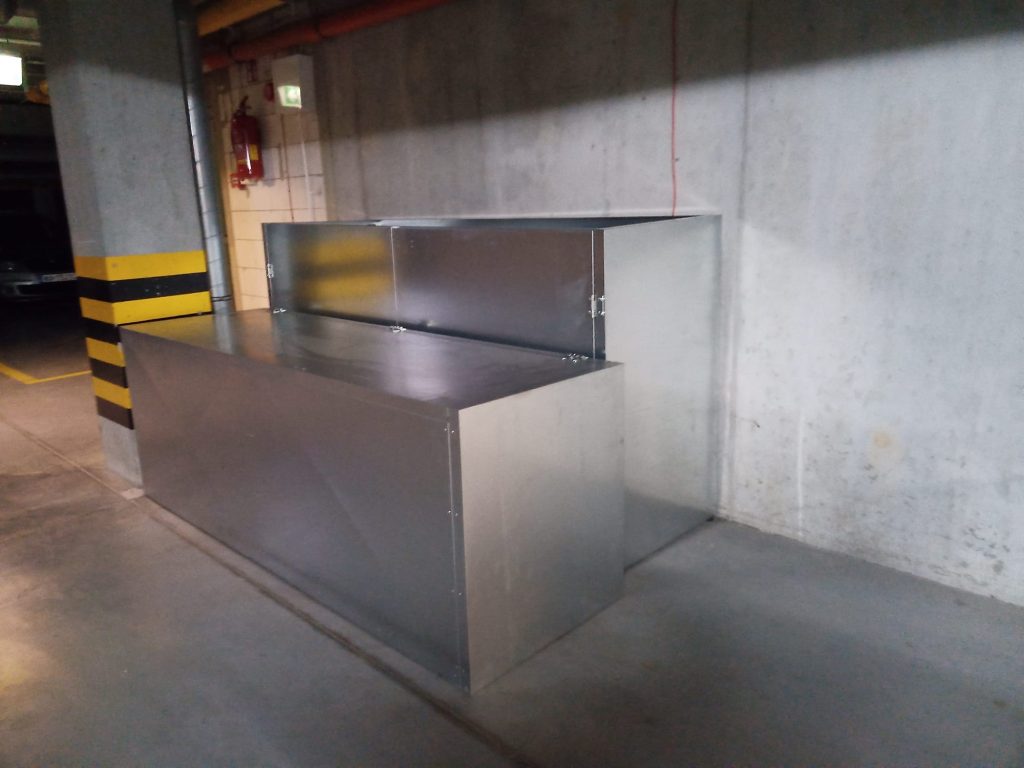 Wpływ polityki na ceny Parking Magic Box