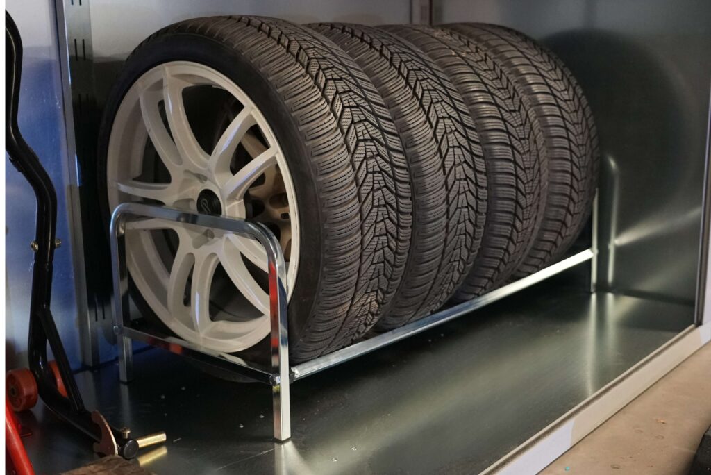 Stojak na opony parking magic box